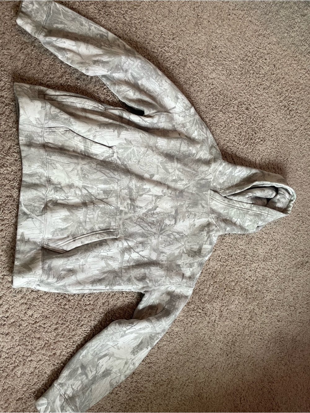 Hollister Men’s Hooded Pullover in Light Gray Camo Print
